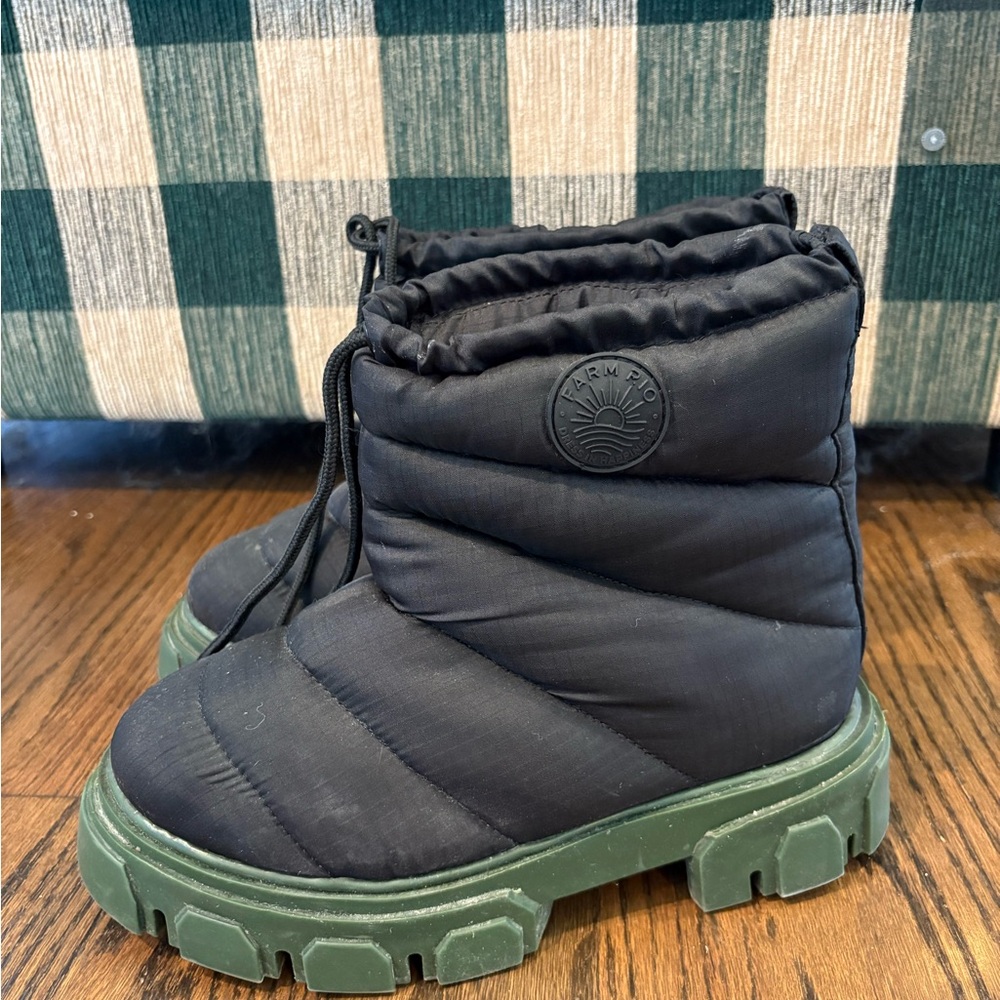 Farm rio black and green lug sole puffer boots